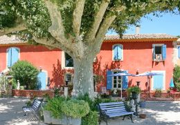 Provenzalische Ferme mit Pool