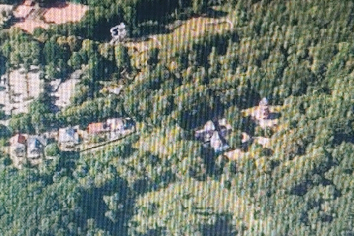 Luftaufnahme des Hauses/ Fewo und gleich rechts der Ernst Moritz Arndaussichtsturm