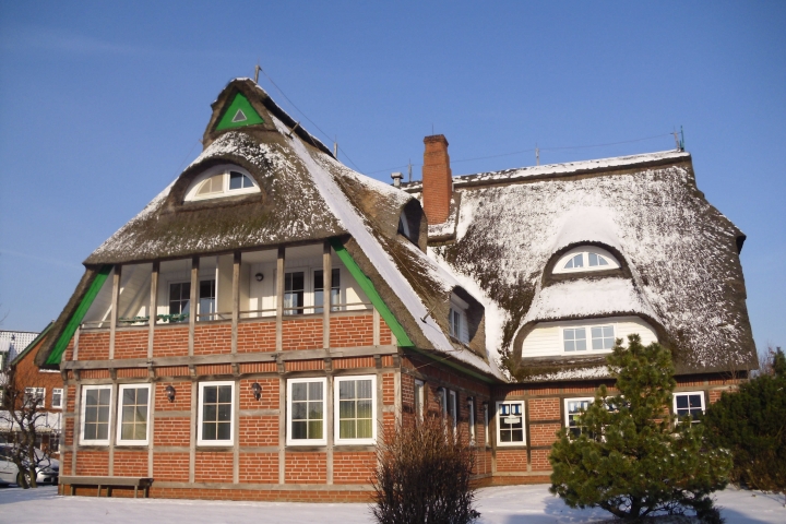 Hotel - Deichschlösschen im Winter.