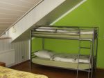 Schlafzimmer 2 mit Doppelbett und Etagenbett