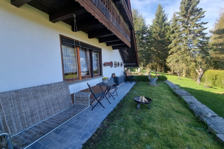 Unsere Terrasse - lädt ein zum Frühstücken oder auch abends gemütlich an der Feuerschale mit den Kindern Marshmallows rösten und genüßlich verz