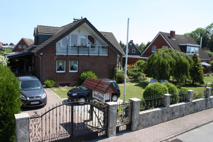 Haus Vorderansicht, Wohnung Typ 