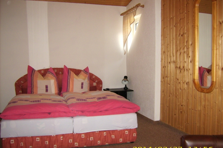 Schlafzimmer im OG