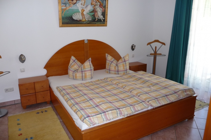 Schlafzimmer mit TV