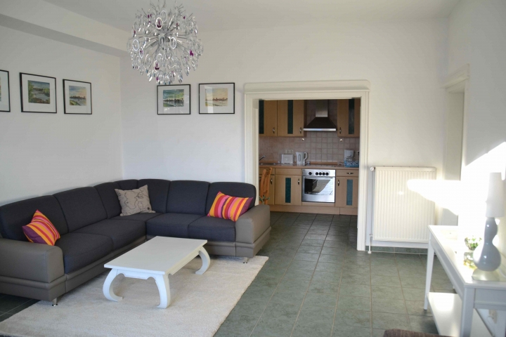 Wohnzimmer - Blick zur Küche