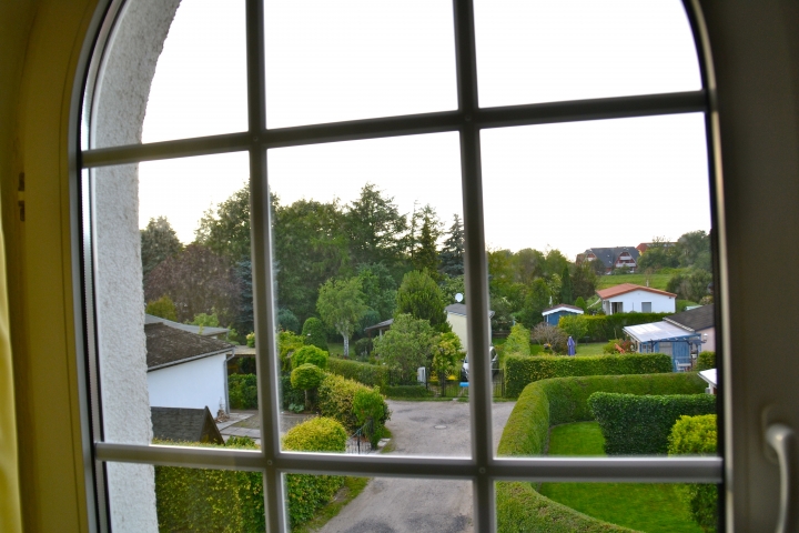 Fenster in Richtung zur Feriensiedlung und Ostsee