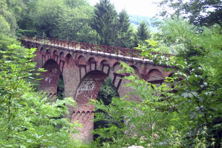 Viadukt auf der ehemaligen Eisenbahnstrecke Wittlich - Daun