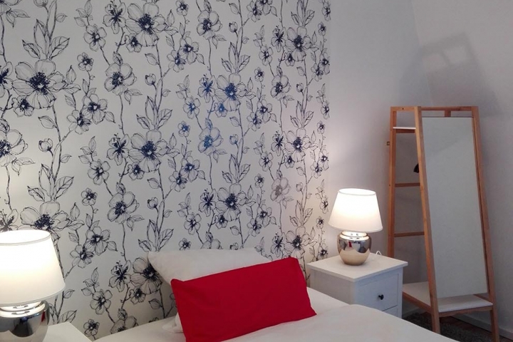 Unser Schlafzimmer mit kleinem Doppelbett