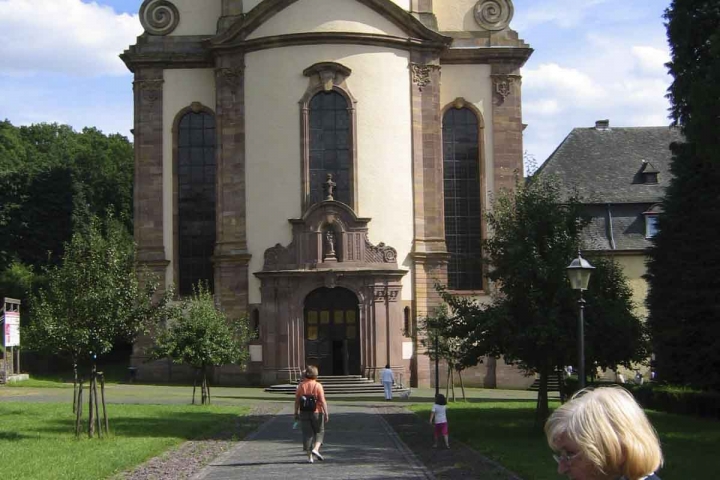 Ein Ausflug zum Kloster Himmerod. Kennen Sie Das Geheimnis der weißen Mönche? Hier spielt der erste Teil der Handlung.
