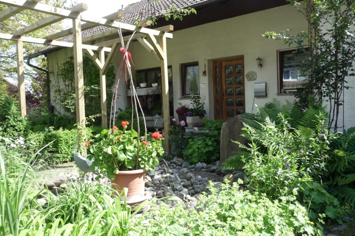 Ferienwohnung Rosi | Hauszugang von der Straße Grundhalde aus