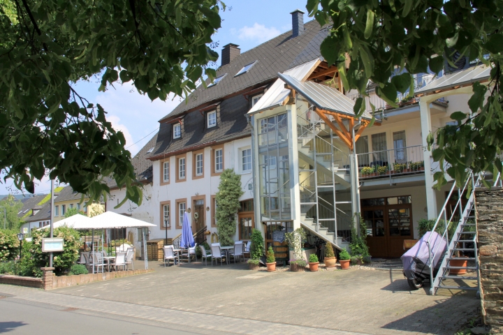 Ferienwohnungen Ferienweingut Becker | Unser Winzerhaus mit unseren Ferienwohnungen!
