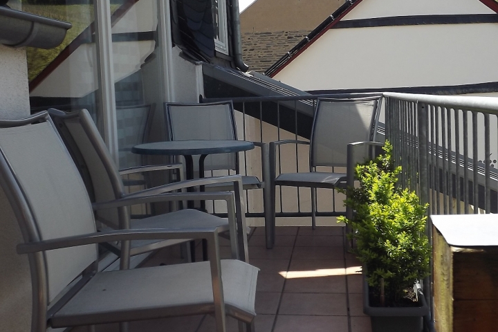 Balkon mit Blick in die Weinberge
