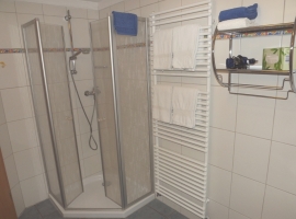Bad mit DU/WC in Fewo 