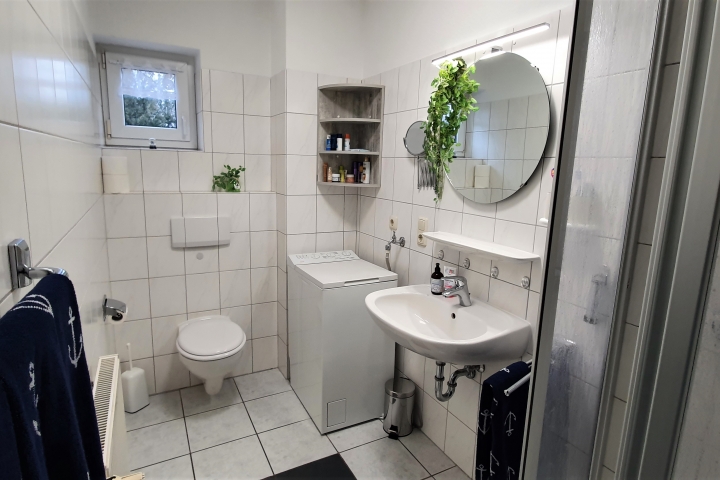 Badezimmer mit Waschtrockener