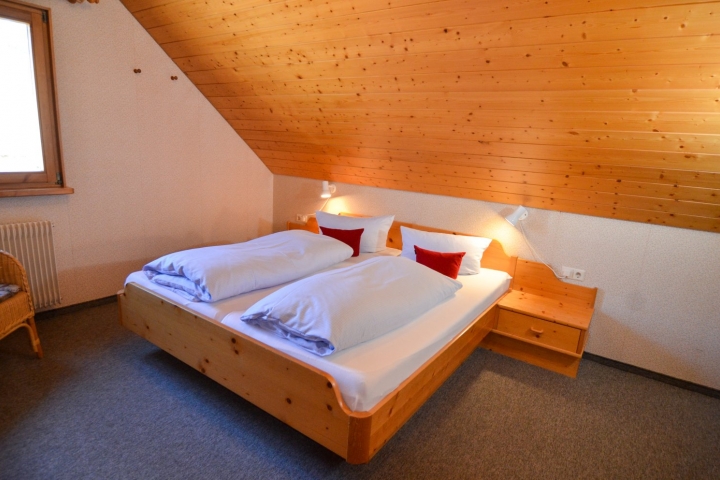 Wohnungsbeispiel: Schlafzimmer mit Doppelbett