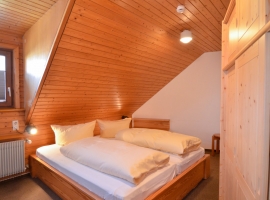 Wohnungsbeispiel: Schlafzimmer mit Doppelbett