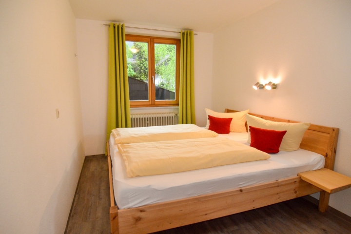 Schlafzimmer mit Doppelbett