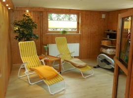 Saunabereich mit Ruheraum und einem Crosstrainer ideal zum relaxen und erholen.