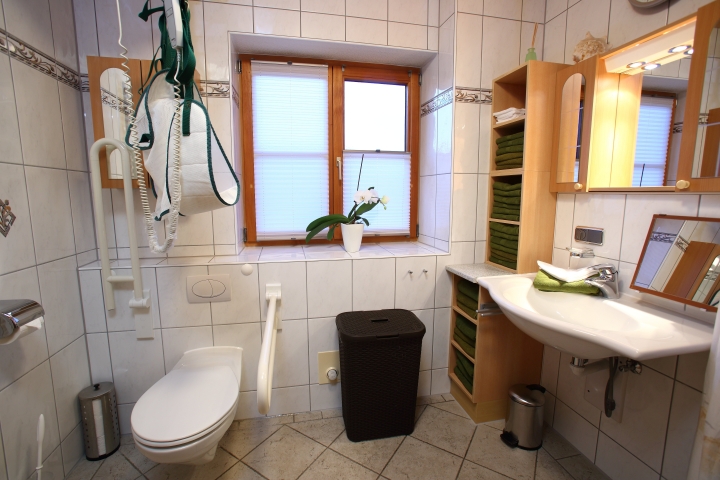 Badezimmer in der Ferien-
Wohnung Edelweiß *****