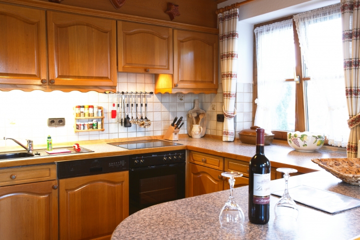 Ferienwohnung und Appartement Haus Käser | Küche mit Essecke in der Ferienwohng. Alpenrose ****