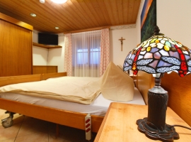 Schlafzimmer in der Ferien-
wohnung Alpenrose ****