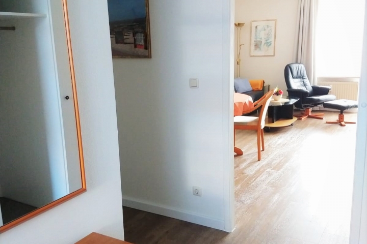 Flur: Blick ins Wohnzimmer
