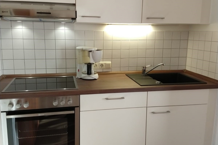 Nr. 40. neue Küche mit Herd, Backofen und Spülmaschine