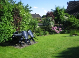 Nette Sitzecken im Garten sorgen für Entspannung und Erholung.