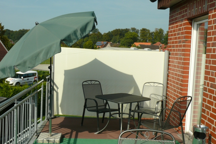 Ferienwohnen Münsterland Fewo und Ferienhaus | Balkon mit ausgefahrenem sichtschutz