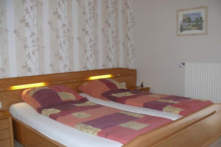Schlafzimmer Erdgeschoß links