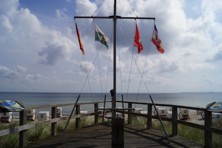Aussichtsplatz gegenüber vom Haus und Zugang zur Ostsee und zum kilometerlangen Strand