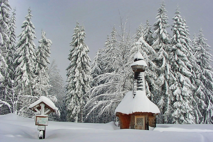 Winter im ausgestorbenen Dorf Schwendreut