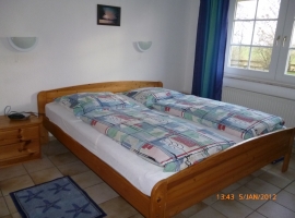 Schlafzimmer mit Doppelbett