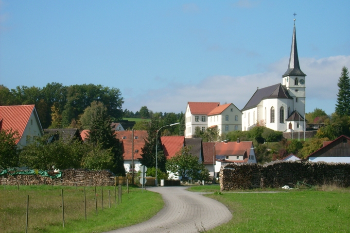 Der Fulda-Fernradweg R1 läuft durch Schönau