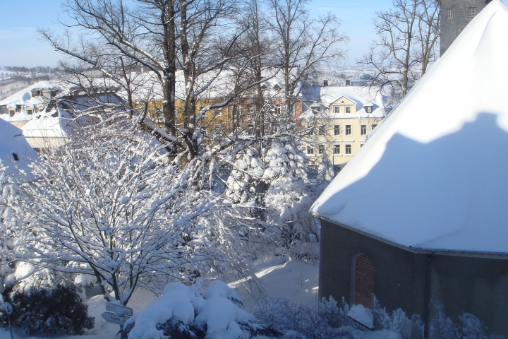 Blick aus dem Haus, in dem sich die FEWO 2 im 1.Stock und die FEWO 1 und FEWO 2B im 2.Stock befinden.
Im Dachgeschoss wohnen wir.