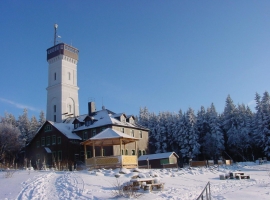 Pöhlberg mit Aussichtsturm im Winter in 5 Min. erreichbar
