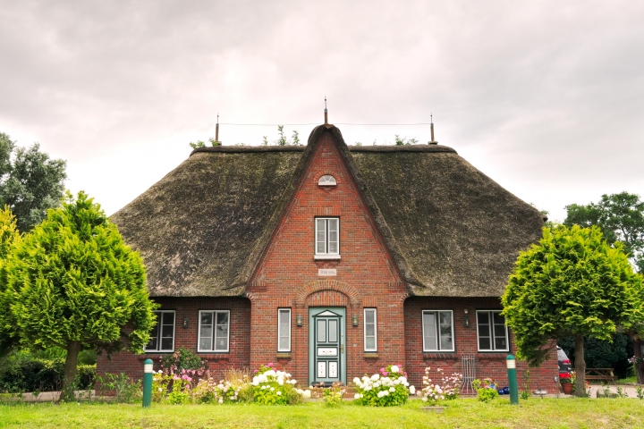 Ferienwohnungen Ahoi! Nordseeurlaub unter Reet | Gästehaus Reetfleet Vordereingang