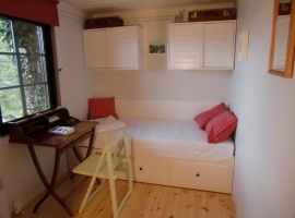 Kleines Schlafzimmer als Einzel- oder Doppelzimmer (ausziehbares Bett)