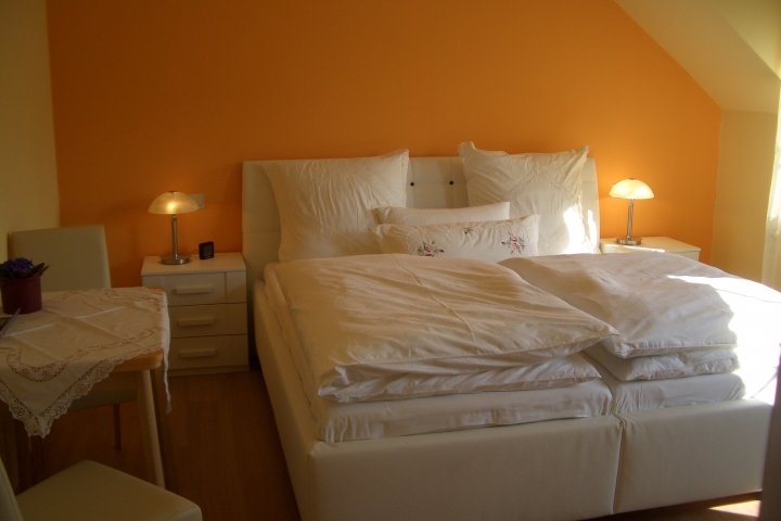 1. Schlafzimmer-mit der Morgensonne aufwachen