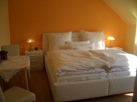 1. Schlafzimmer-mit der Morgensonne aufwachen