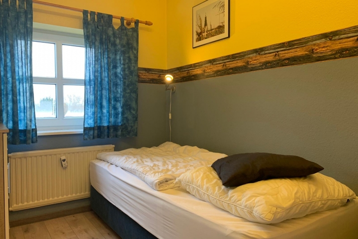 Separates Schlafzimmer mit zwei Betten
