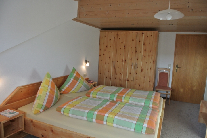 Schlafzimmer Wohnung Schloßberg
aus Zirbenholz mit beruhigender Wirkung