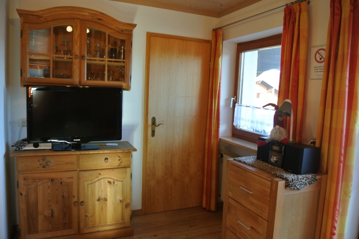 2.Bild Wohn-Esszimmer mit Sat-TV