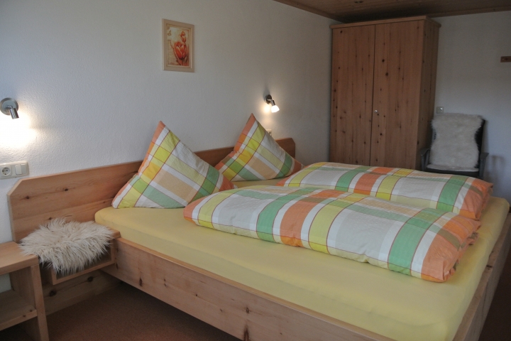 Doppelbettschlafzimmer aus Zirbelholz
mit beruhigender Wirkung