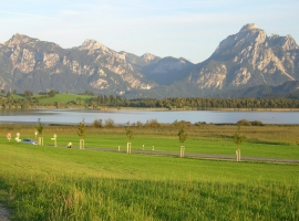 Blick beim Wandern um den Hopfensee