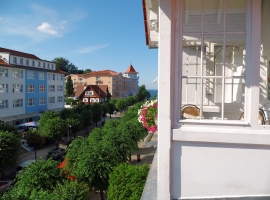 Blick vom Balkon Richtung Ostsee ( mit ganz wenig) Seeblick