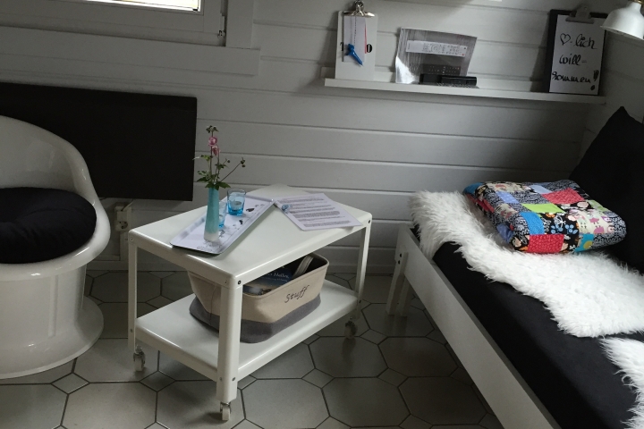 Urlaub in Blockhäusern | Sofa im Wohnraum
