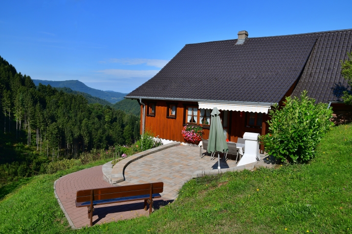 Ferienhaus mit Terrasse zum allein bewohnen