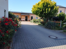 Einfahrt zum Gästehaus