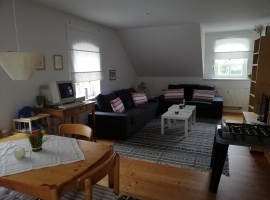 Essbereich und Wohnzimmer  (neue Sofas + Teppiche)